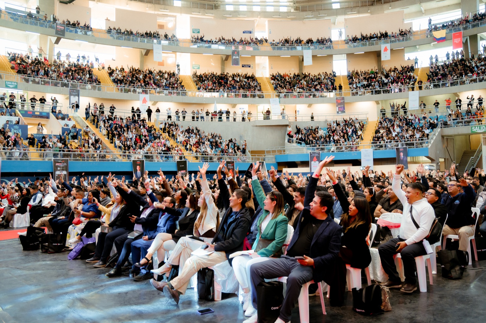 Más de 7.000 empresarios reunidos presencialmente en el coliseo durante el evento de Conexipema